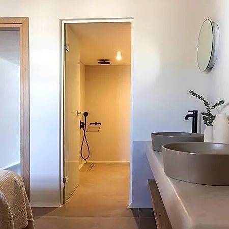 Отель Frescoes Luxury By Kb Hospitality Санторини