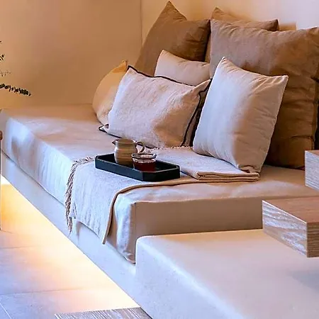 Отель Frescoes Luxury By Kb Hospitality Санторини